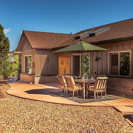 Sedona Retreat With Hot Tub And Views Fro Family Villa